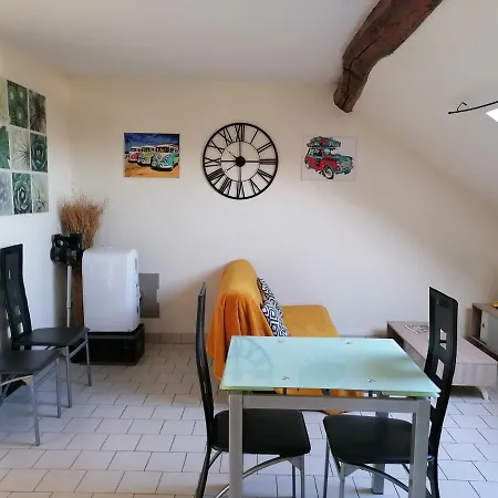Appartement Climatise Avec Parking Prive A Doue La Fontaine Exterior photo