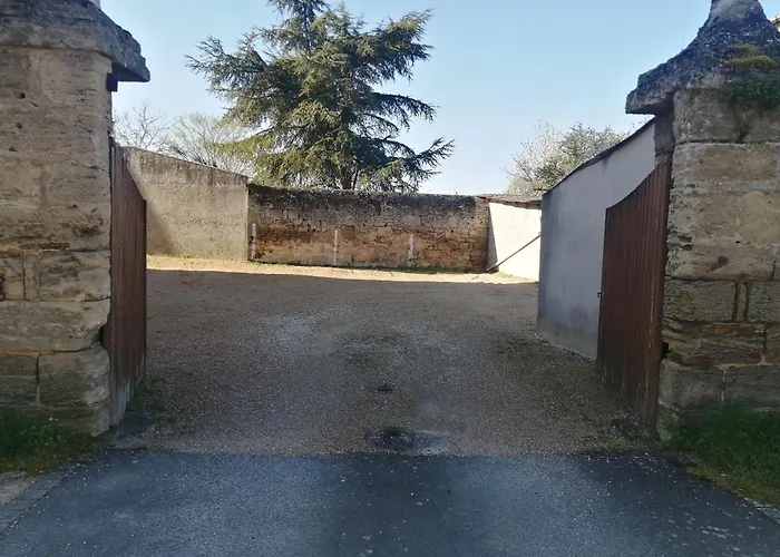 Appartement Climatise Avec Parking Prive A Doue La Fontaine